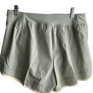 Apana Yoga Lifestyle Activewear
Shorts Women's Size S Moss Green NWOT